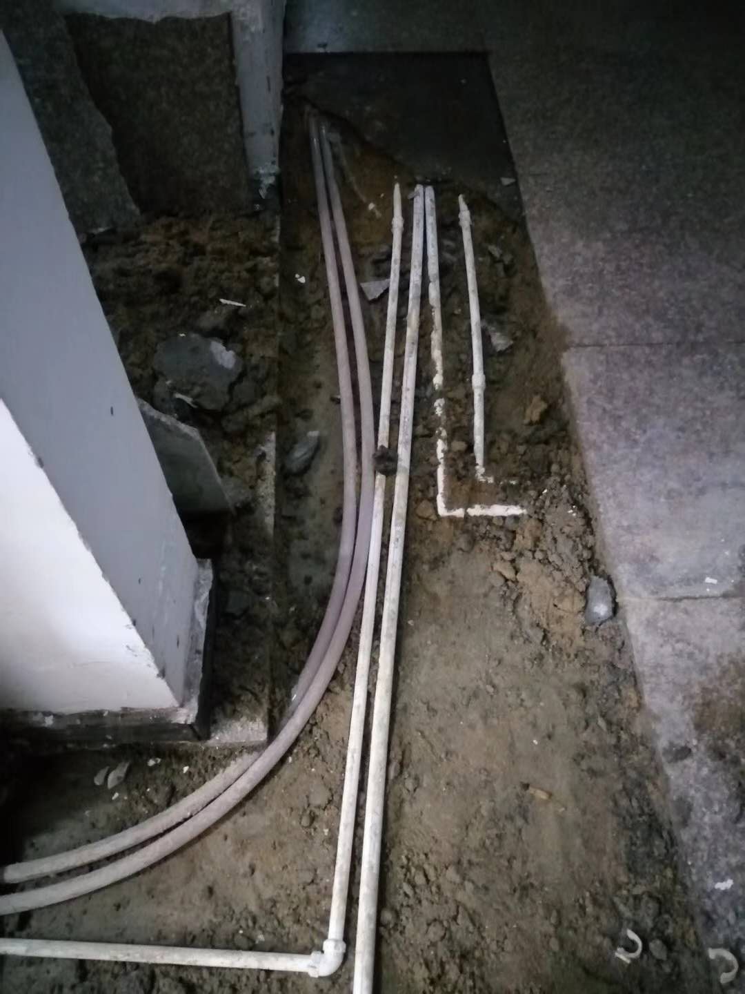 齐齐哈尔漏水，切勿盲目乱刨乱砸